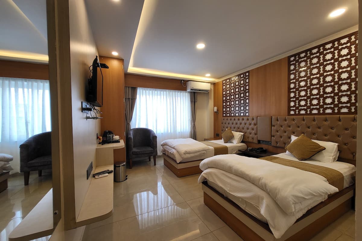 豪華雙床房, 城市景, 湖畔 | 高級寢具、記憶棉床墊、迷你吧、房內夾萬