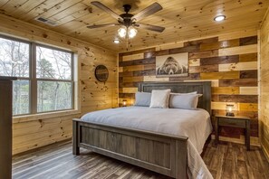 4 bedrooms, free WiFi, bed sheets - NEW 4 BED POOL CABIN! (Sevierville)