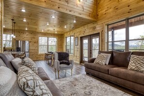 TV, fireplace, video games - NEW 4 BED POOL CABIN! (Sevierville)