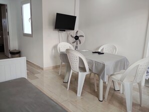 Apartment, 1 Bedroom, Smoking, Terrace | Dining