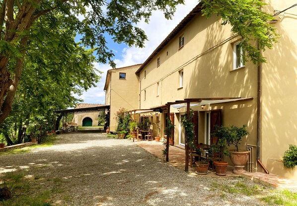 Exterior - La Tonnaia - Apartment 1 ground floor (Lari)