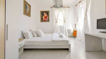 1 habitación, tabla de planchar con plancha, wifi gratis y ropa de cama