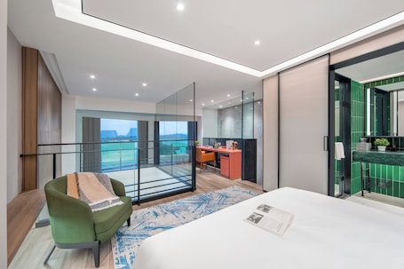 1 habitación, cubrecamas y caja de seguridad en la habitación