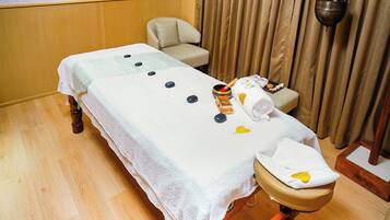 2 behandelingskamers, massagebehandelingen