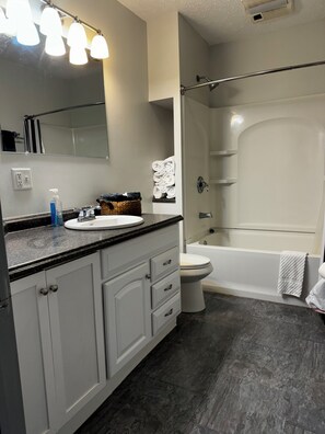 Towels, toilet paper - All Star Ohio House Put In Bay Ohio (Put-in-Bay)