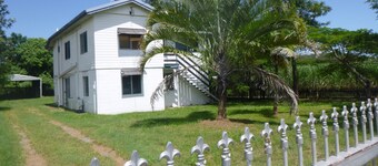 High-set Queenslander in Kuttabul - sugarcane & mountain views  (pets welcome),