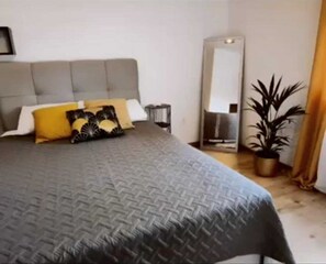 2 bedrooms, iron/ironing board, WiFi, bed sheets