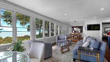 Télévision, cheminée