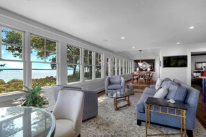 Télévision, cheminée