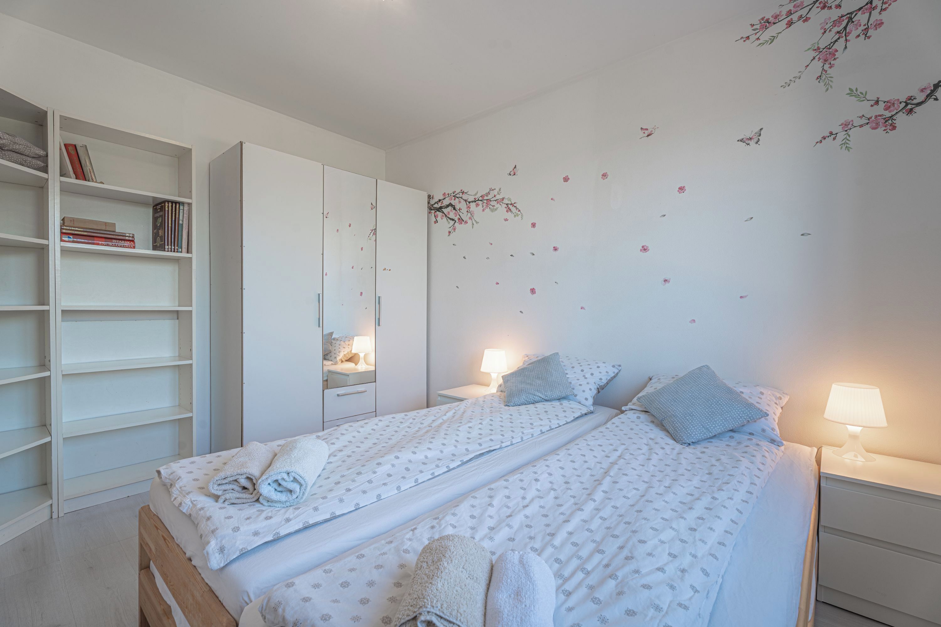 Honeymoon-Apartment, Mehrere Schlafzimmer, Bergseite (Serene Retreat Apartment Martin)