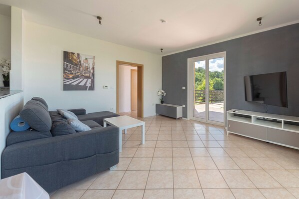 Honeymoon Apartment, Multiple Bedrooms, Mountainside (Serene Retreat Apartment Martin) | Living area | 21-inch flat-screen TV with digital channels, TV