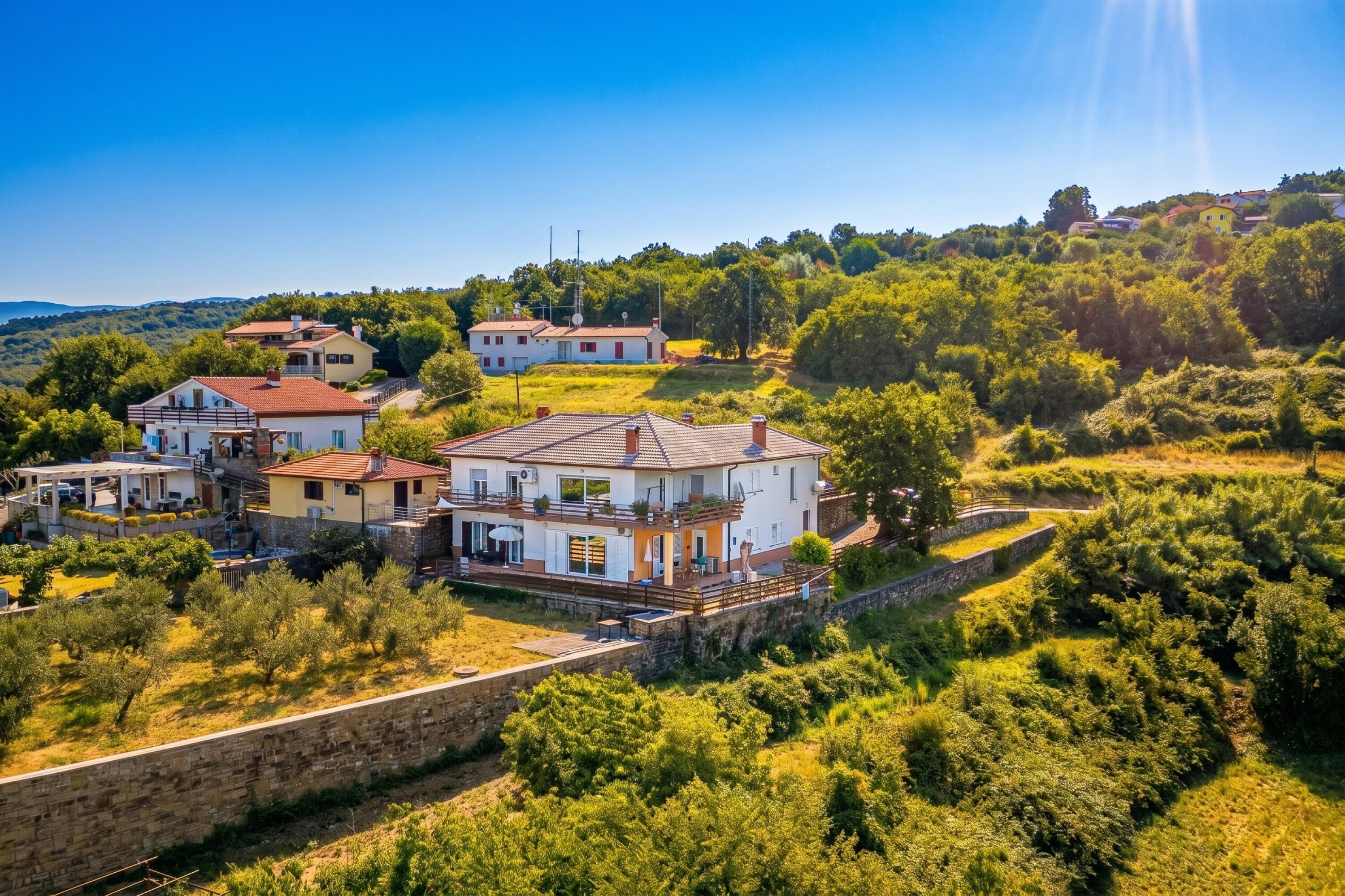 Apartament nupcial, diversos dormitoris, al costat de la muntanya (Serene Retreat Apartment Martin) | Exterior
