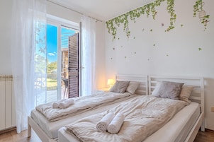 Honeymoon Apartment, 1 Bedroom, Terrace, Mountainside (Serene Retreat Apartment Martin)