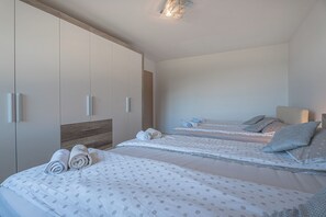 Appartamento luna di miele, camere multiple, lato montagna (Serene Retreat Apartment Martin) | 1 camera, ferro/asse da stiro, Wi-Fi gratuito, lenzuola