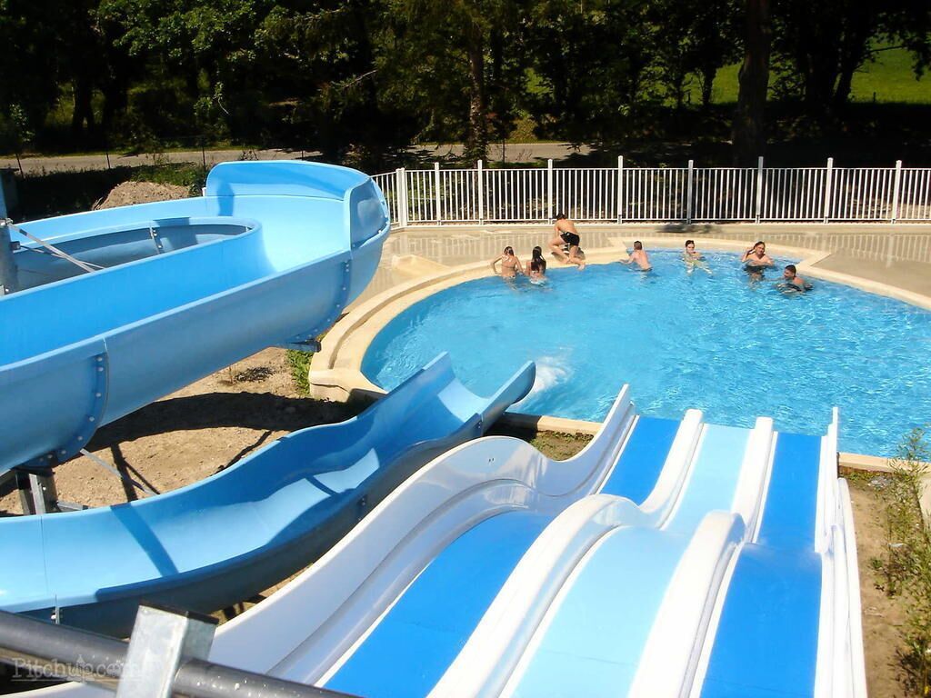 A swimming pool with multiple blue and white water slides.
