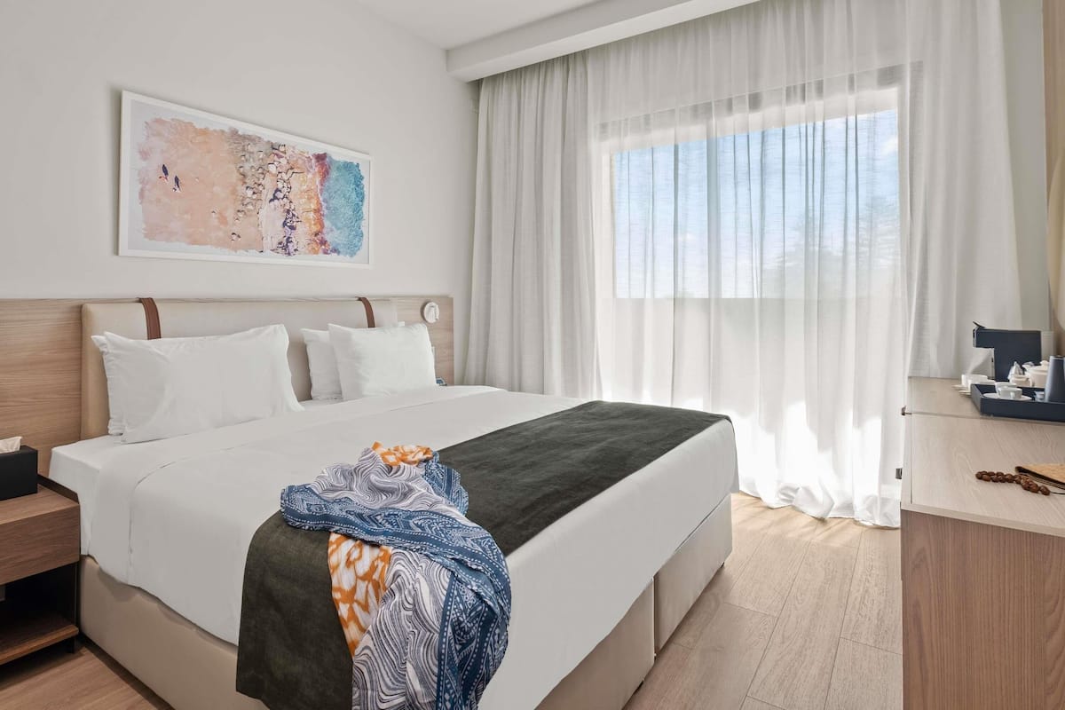 Kamar Klasik, 1 Tempat Tidur Double, balkon | Seprai premium, bantalan ekstra lembut, minibar, dan brankas