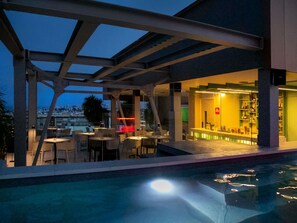 Bar (on property) - Mercure Larnaca Finikoudes Beach (Larnaca)