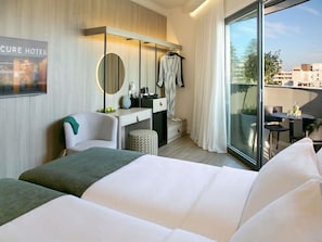 Ropa de cama de alta calidad, camas con pillow-top y minibar