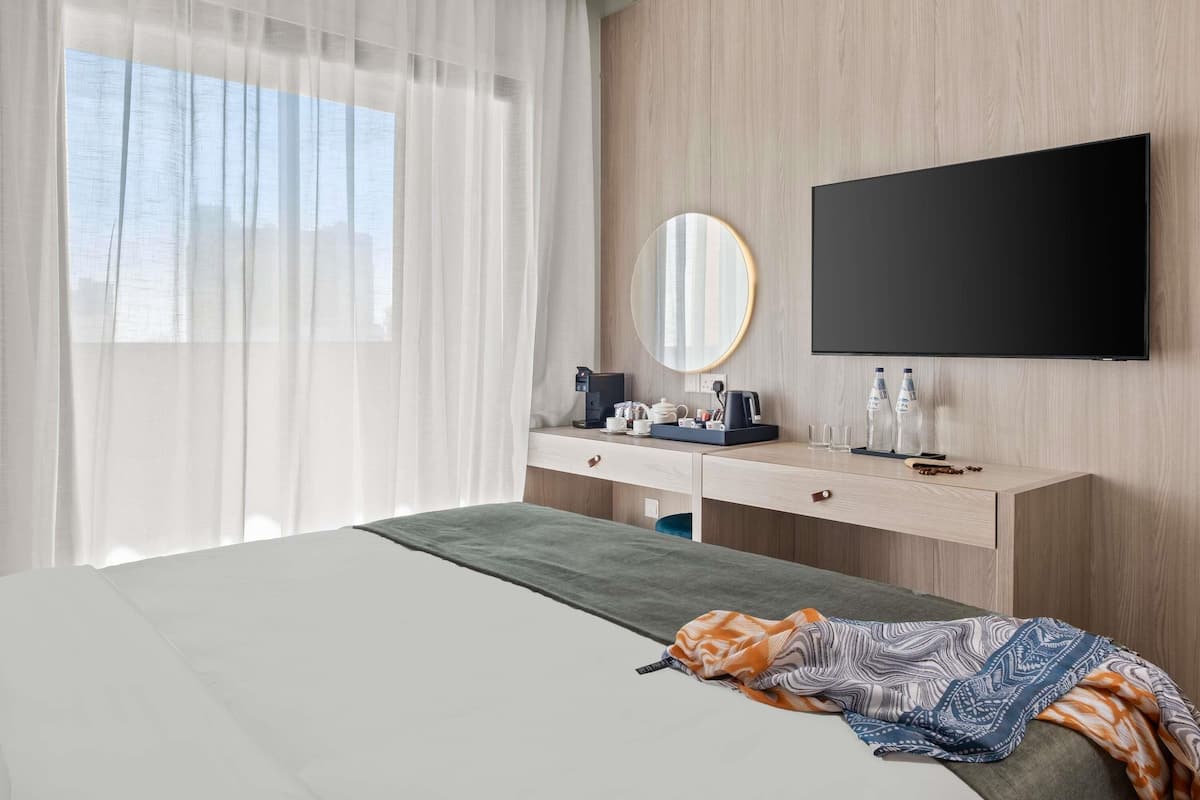 Premium bedding, pillow-top beds, minibar, in-room safe