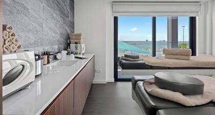 Mercure Larnaca Finikoudes Beach