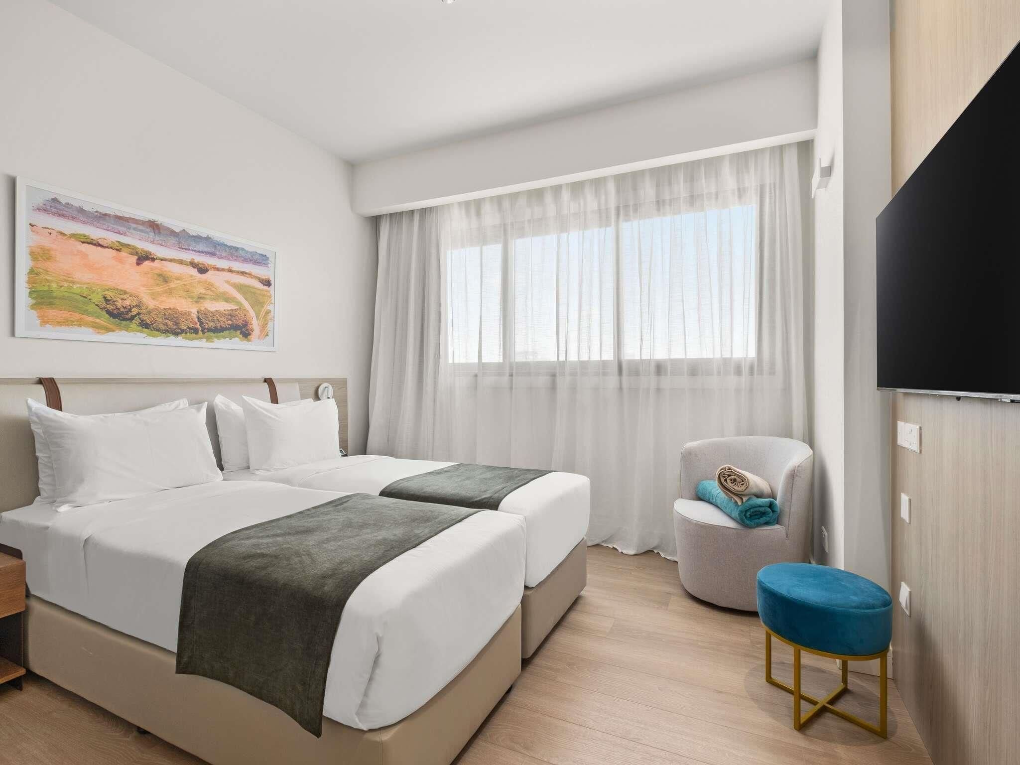 Classic Room, 2 Twin Zip Beds, Accessible | Premium bedding, pillow-top beds, minibar, in-room safe