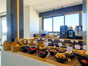 Breakfast area - Mercure Larnaca Finikoudes Beach (Larnaca)