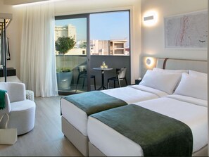 Premium bedding, pillowtop beds, minibar, in-room safe - Mercure Larnaca Finikoudes Beach (Larnaca)