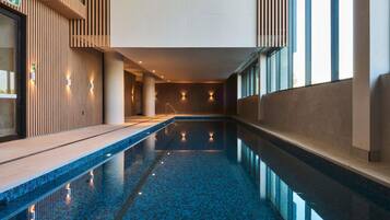 Una piscina techada