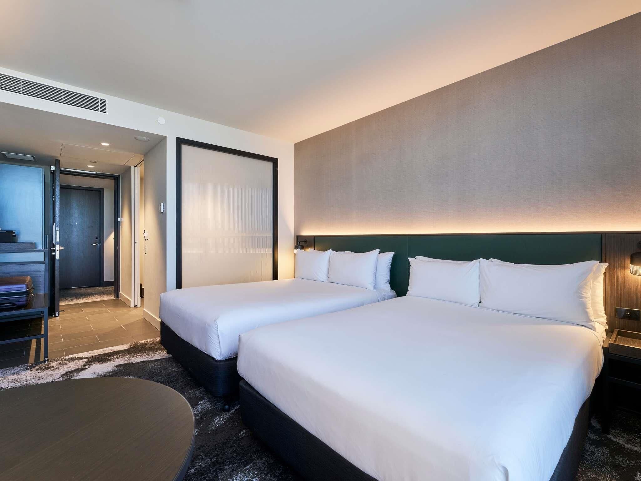 Deluxe-Zimmer, 2 Doppelbetten | Minibar, Zimmersafe, Schreibtisch, laptopgeeigneter Arbeitsplatz