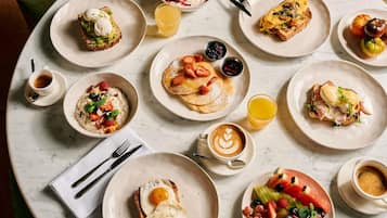 Se ofrece un desayuno bufé todos los días (por un coste adicional)