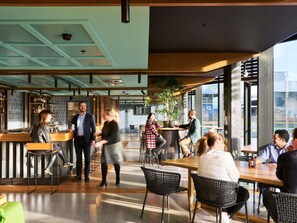 Breakfast and dinner served - Novotel Melbourne Airport (Melbourne Airport)