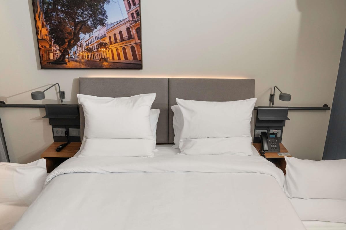 Coffres-forts dans les chambres, bureau, rideaux occultants