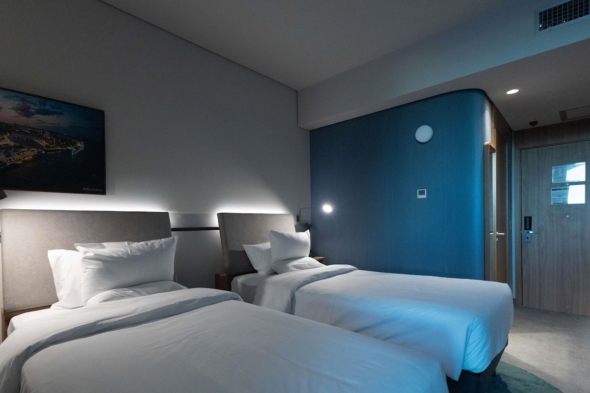 In-room safe, desk, blackout drapes, soundproofing