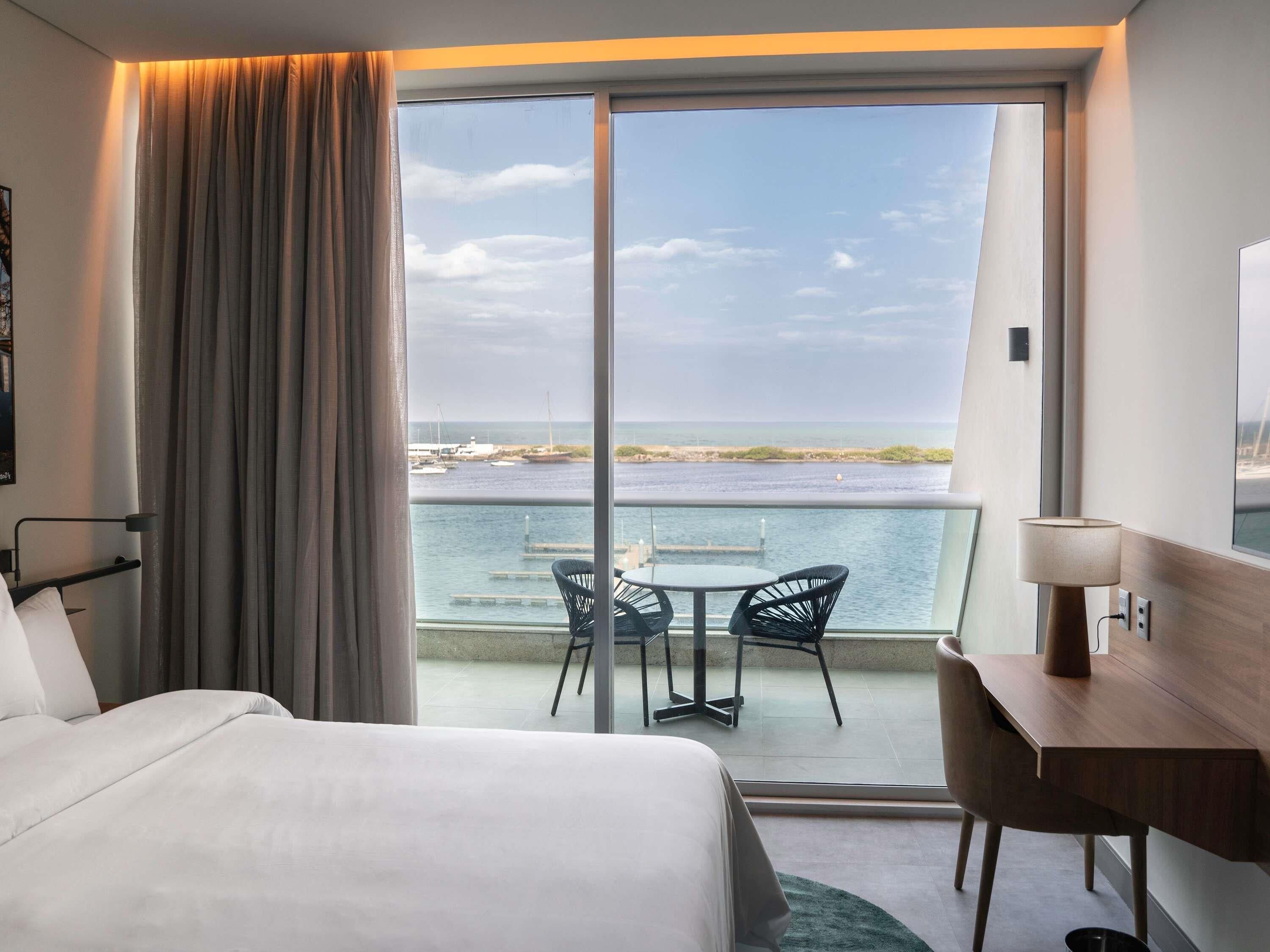 Coffres-forts dans les chambres, bureau, rideaux occultants