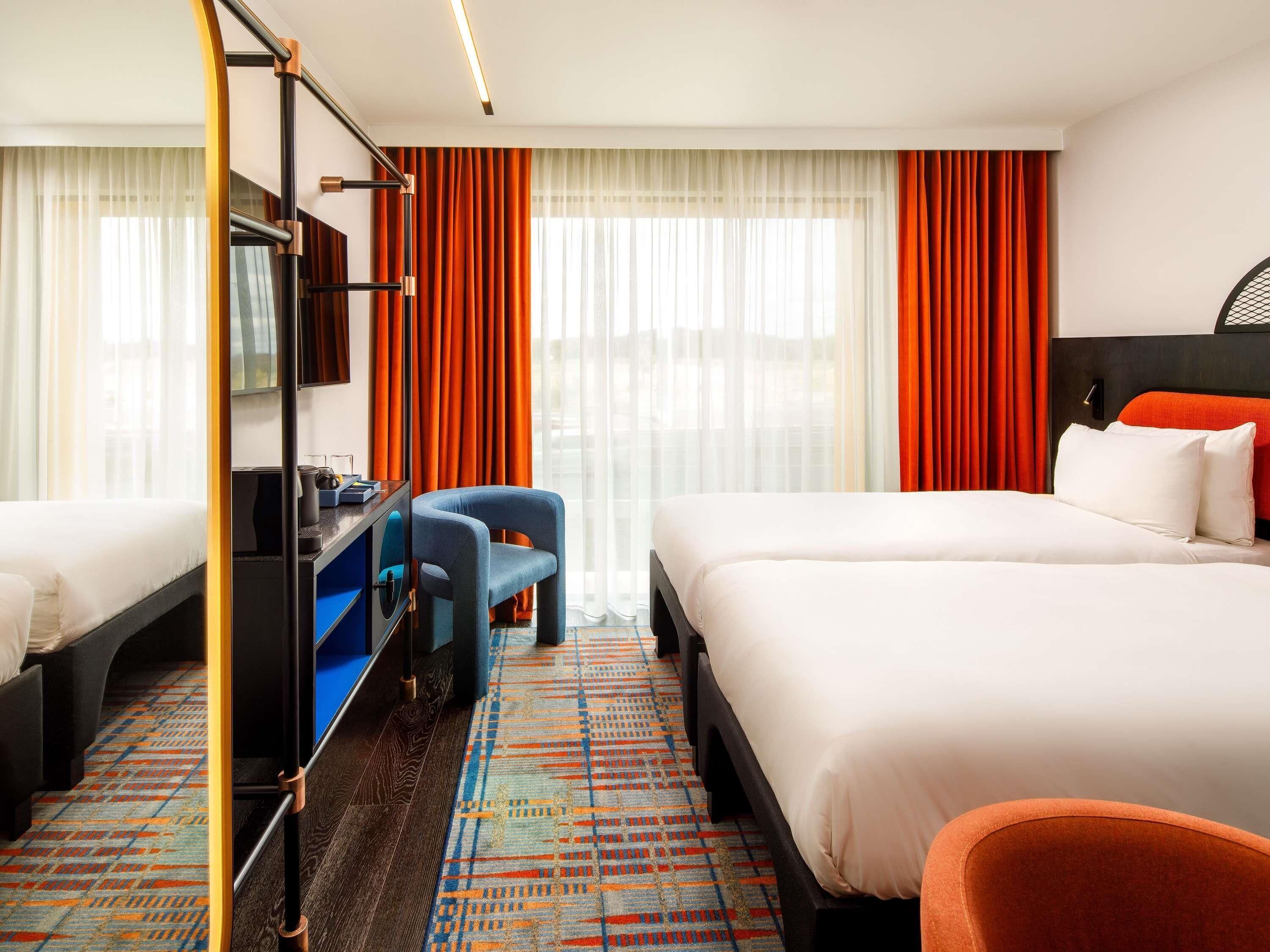 Standard Room, 2 Single Beds (Atrium View)