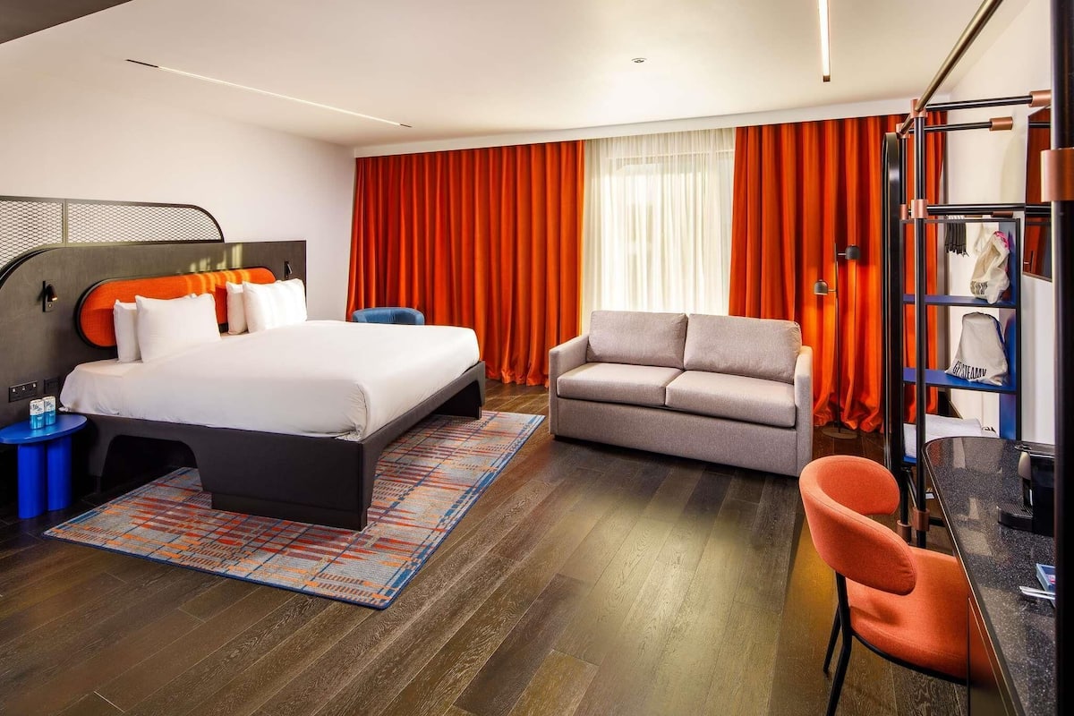Tribe Extra | Hypo-allergenic bedding, in-room safe, individually decorated