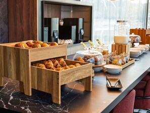 Frokostbuffé hver dag (mot et tillegg)