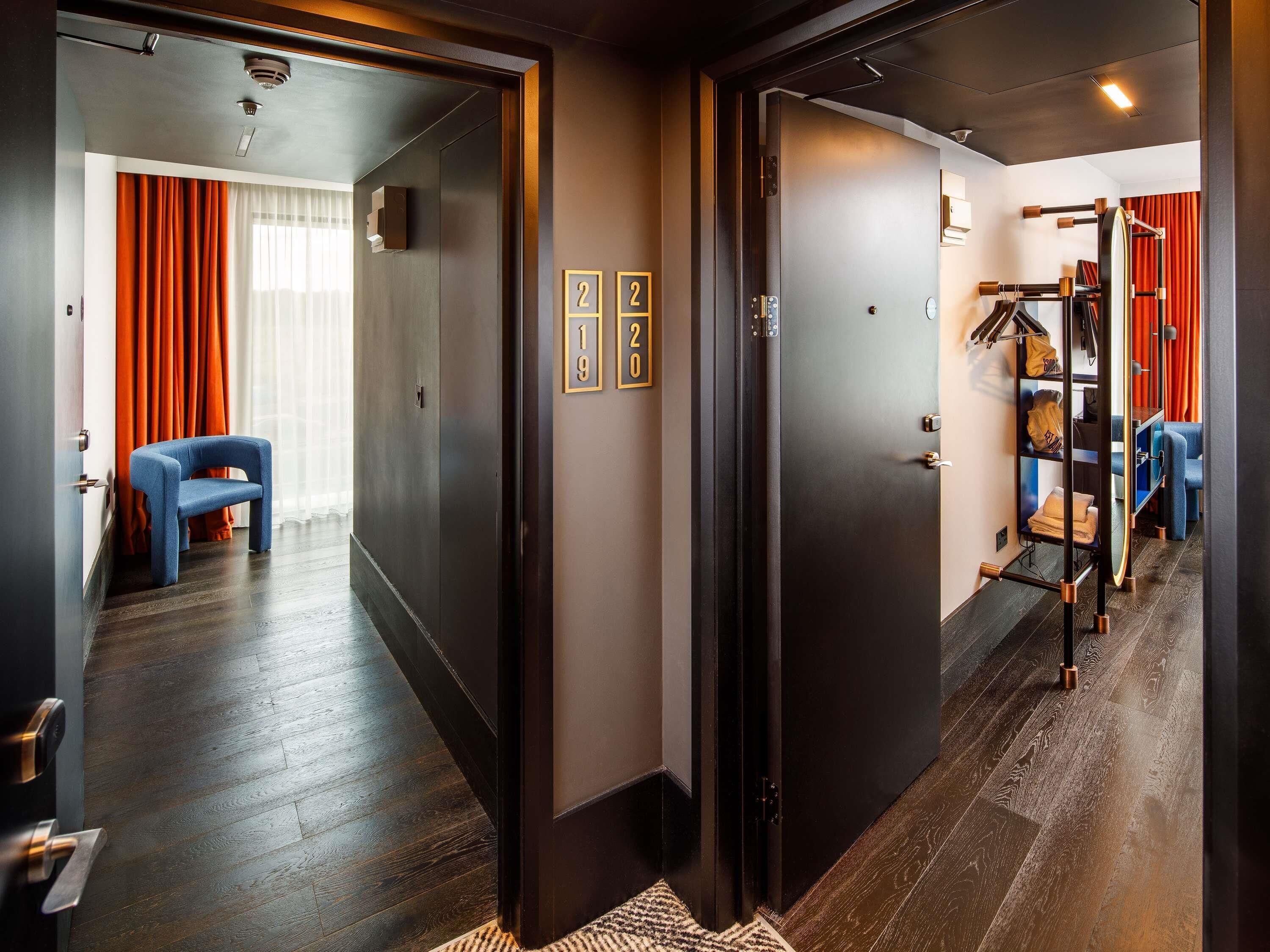 标准套房, 2 张双人床, 连通房 | 防过敏的被褥、客房内保险箱、特色装修、特色家居