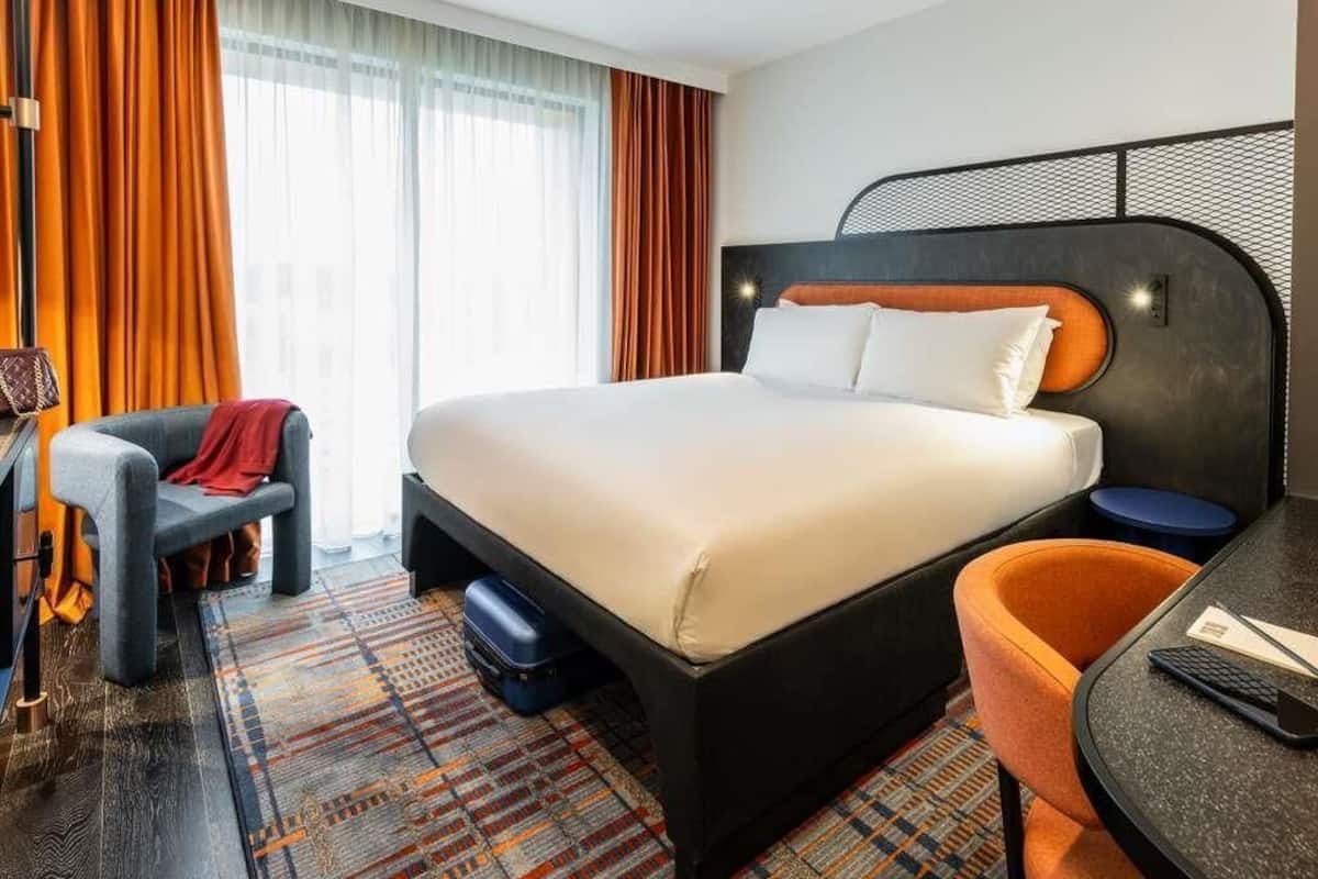 Tribe Essential Atrium | Hypo-allergenic bedding, in-room safe, individually decorated