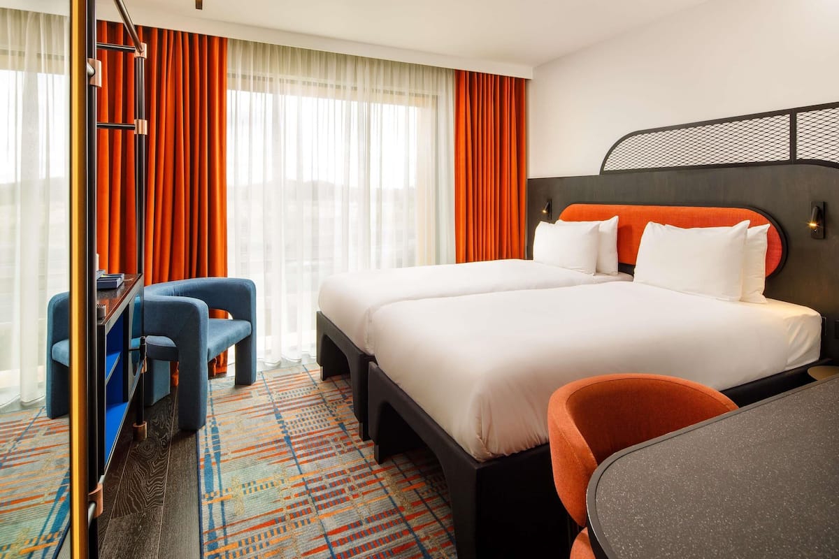 Standard Room, 2 Twin Beds | Hypo-allergenic bedding available, in-room safe, desk, laptop workspace