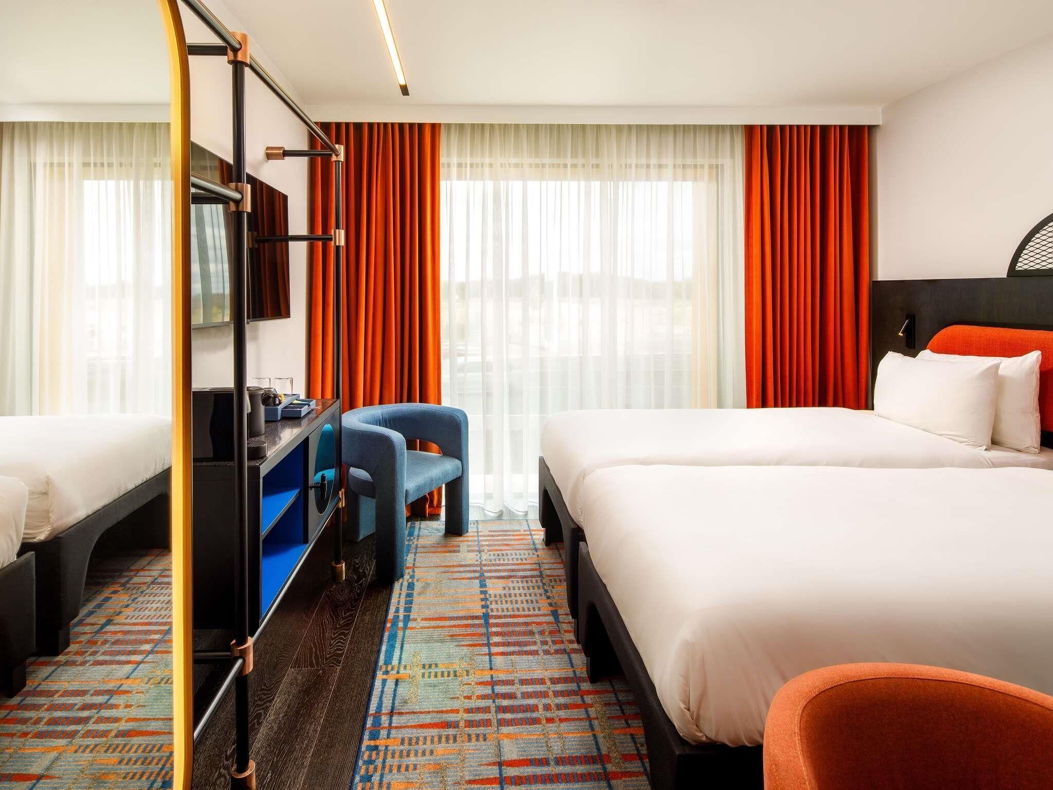 Standard Room, 2 Twin Beds (Atrium View) | Hypo-allergenic bedding, in-room safe, individually decorated