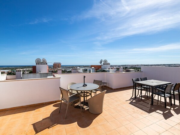 Outdoor dining - Crepis Apartment, Tavira, Algarve (Tavira)