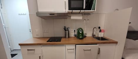 Frigorífic, microones, placa de cuina i rentaplats