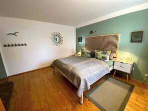 2 bedrooms, iron/ironing board, travel cot, WiFi