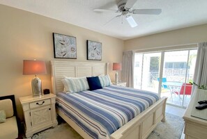 2 bedrooms, iron/ironing board, WiFi, bed sheets - Beach Living at Regal Beach BLDE (George Town)