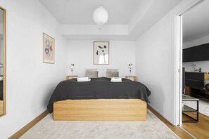 1 habitación, escritorio, tabla de planchar con plancha y wifi