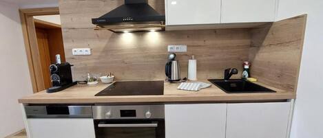 冰箱、微波炉、烤箱、炉灶