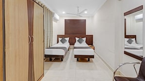 Deluxe Double Room | WiFi (free) - Collection O Mount Road Rich Mount (Chennai)