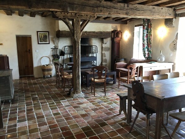 Dining - Gîte DE LA Malpensee 45250 Ouzouer-sur-trézée10 Pers Calme Spacieux 1h30de Paris (Ouzouer-sur-Trézée)