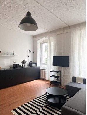 Fernseher, Stereoanlage